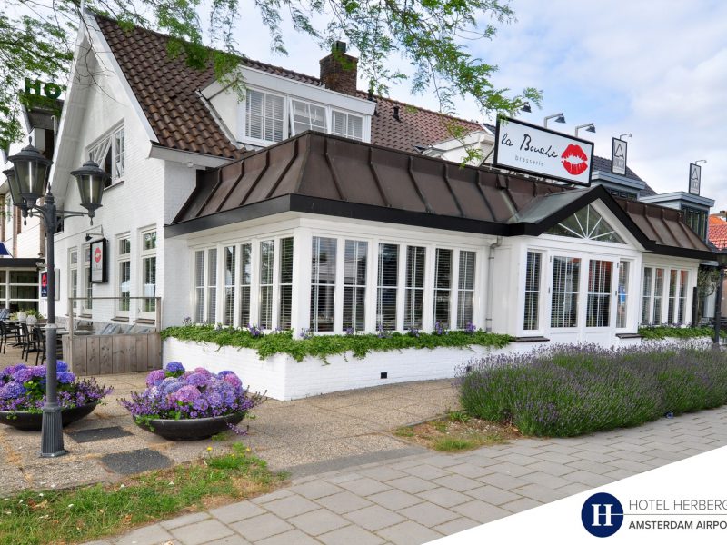 Hotel Herbergh Amsterdam Airport inclusief vastgoed te koop