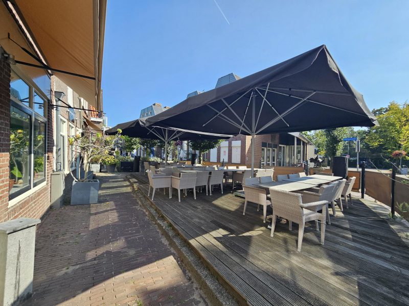 Restaurant met groot terras in Ouderkerk aan de Amstel