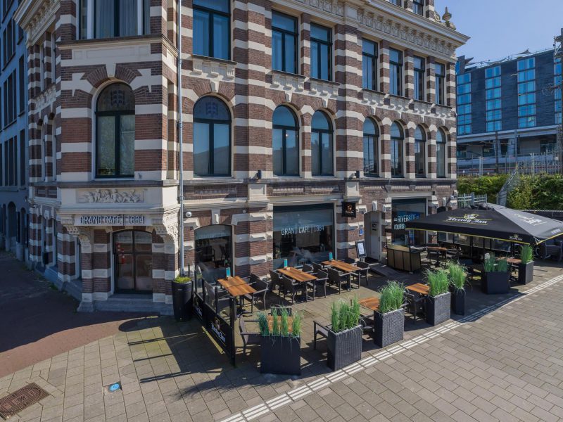Schitterend Grand Cafe naast het Centraal Station van Amsterdam