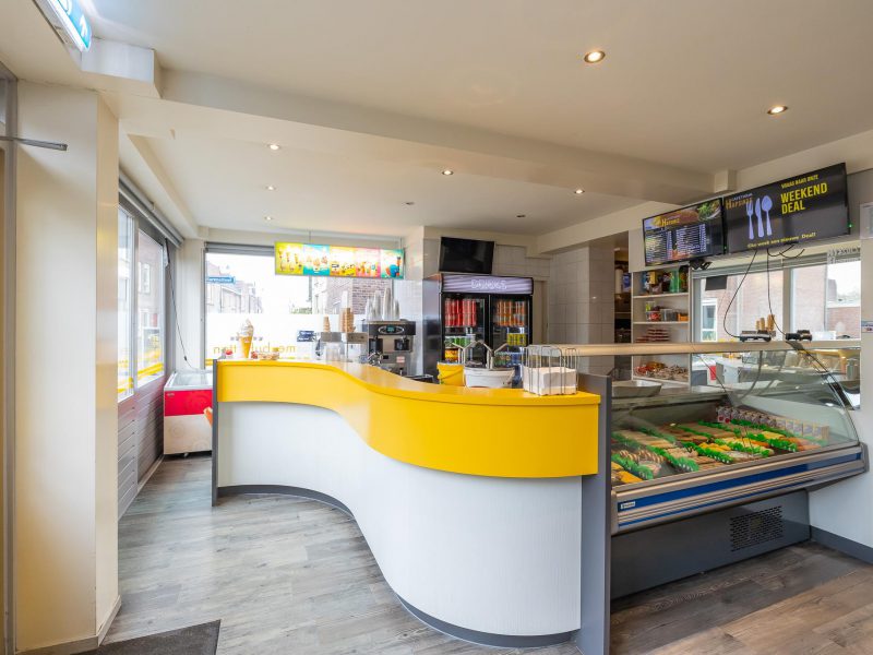 Cafetaria Eetcafe Hapsikee Gouderak met ruime bovenwoning